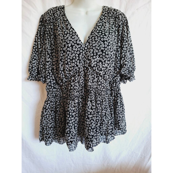 Ava & Viv Tops - AVA & VIV sz 2X, Black & White Floral empire waist blouse